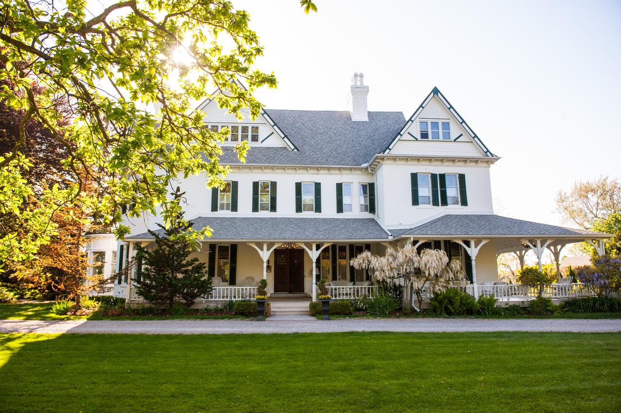 Grand Victorian 3* Niagara Falls