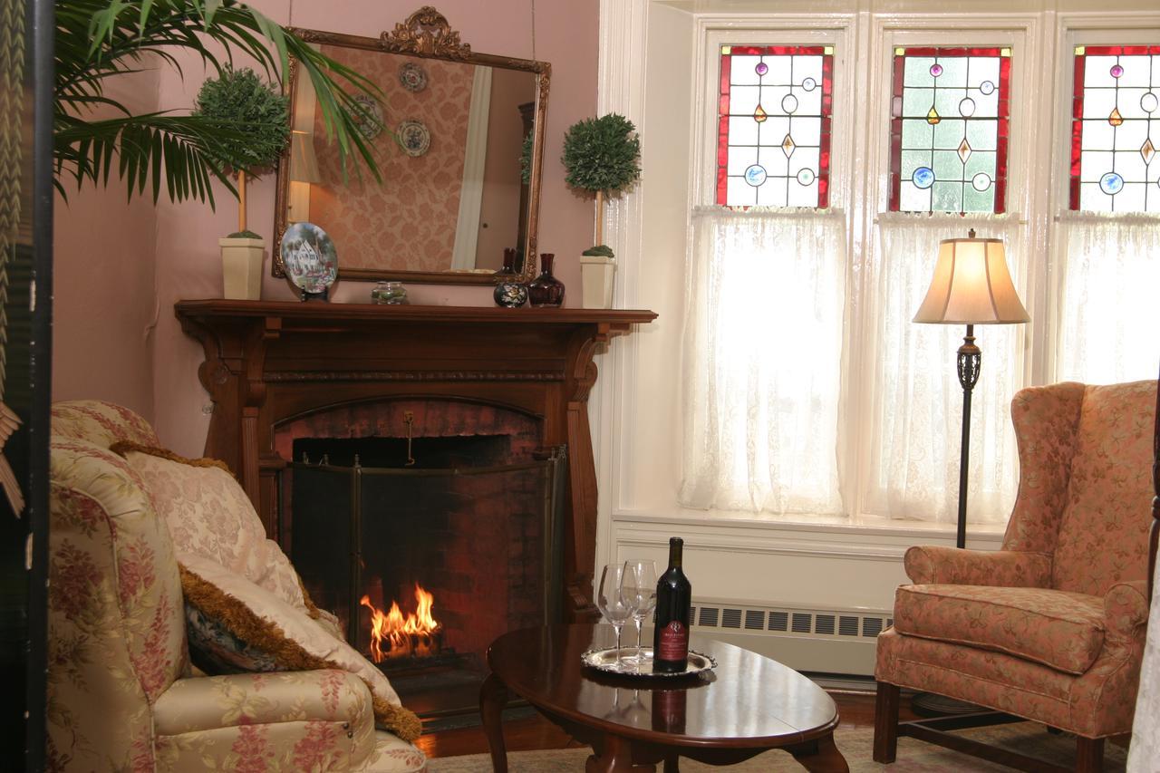 Grand Victorian 3* Niagara Falls