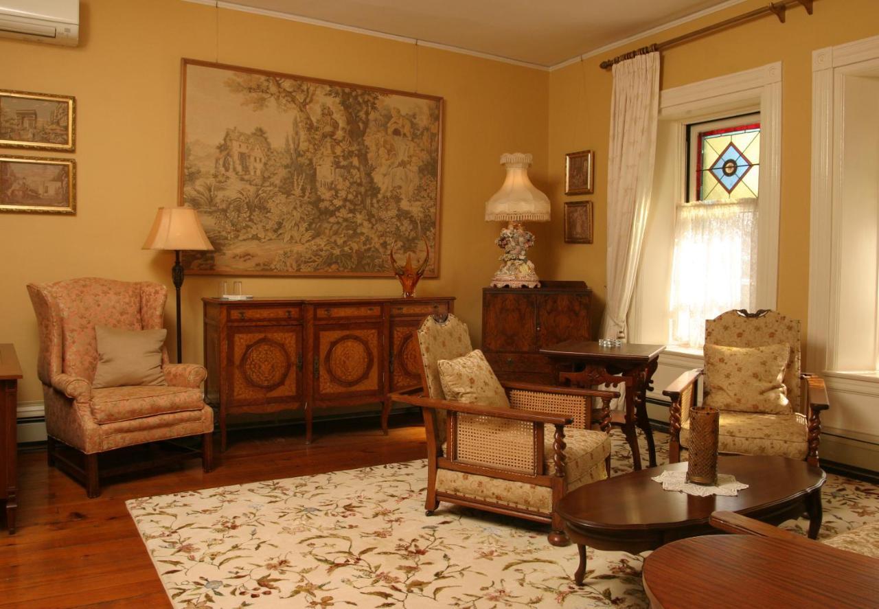 Grand Victorian Bed & Breakfast 3*